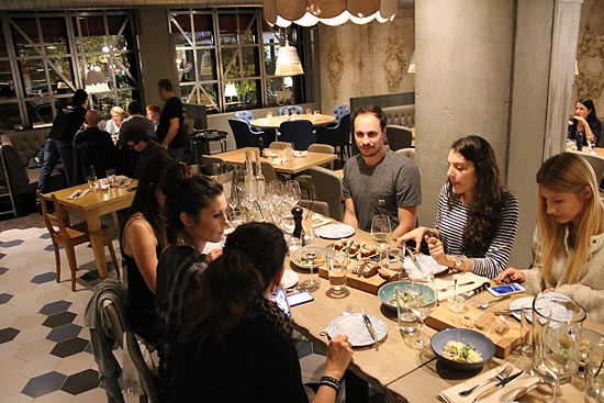 Münchner Blogger und Gasto-Redaktionen waren schon einmal zu einem Kennenlernen  in ins Westend Factory Steak & Fish eingeladen worden (©Foto: Martin Schmitz)